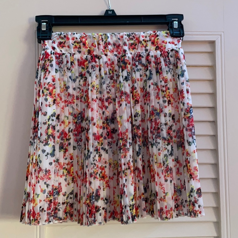 NWOT Floral Pleated Skirt